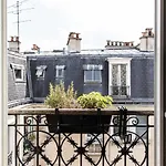 Beautiful Bright Studio Near The Place Des Vosges